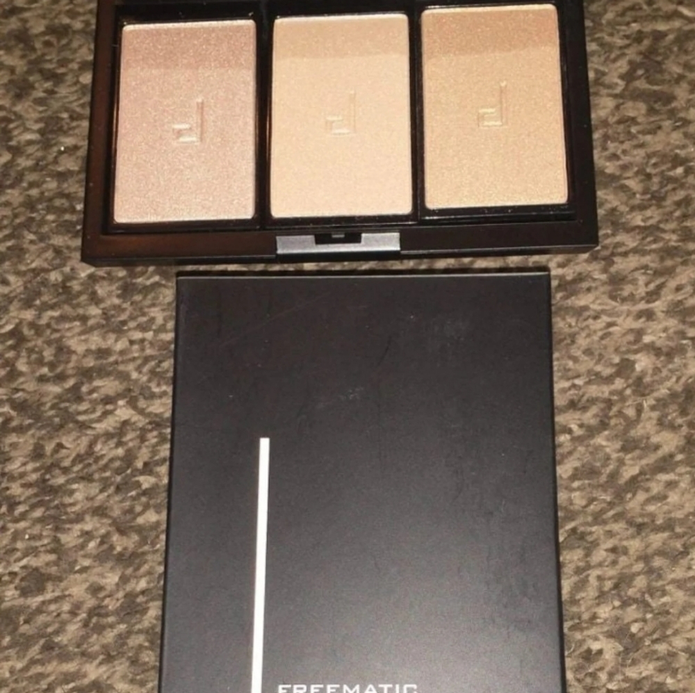 Doucce highlight palette, BNIB.